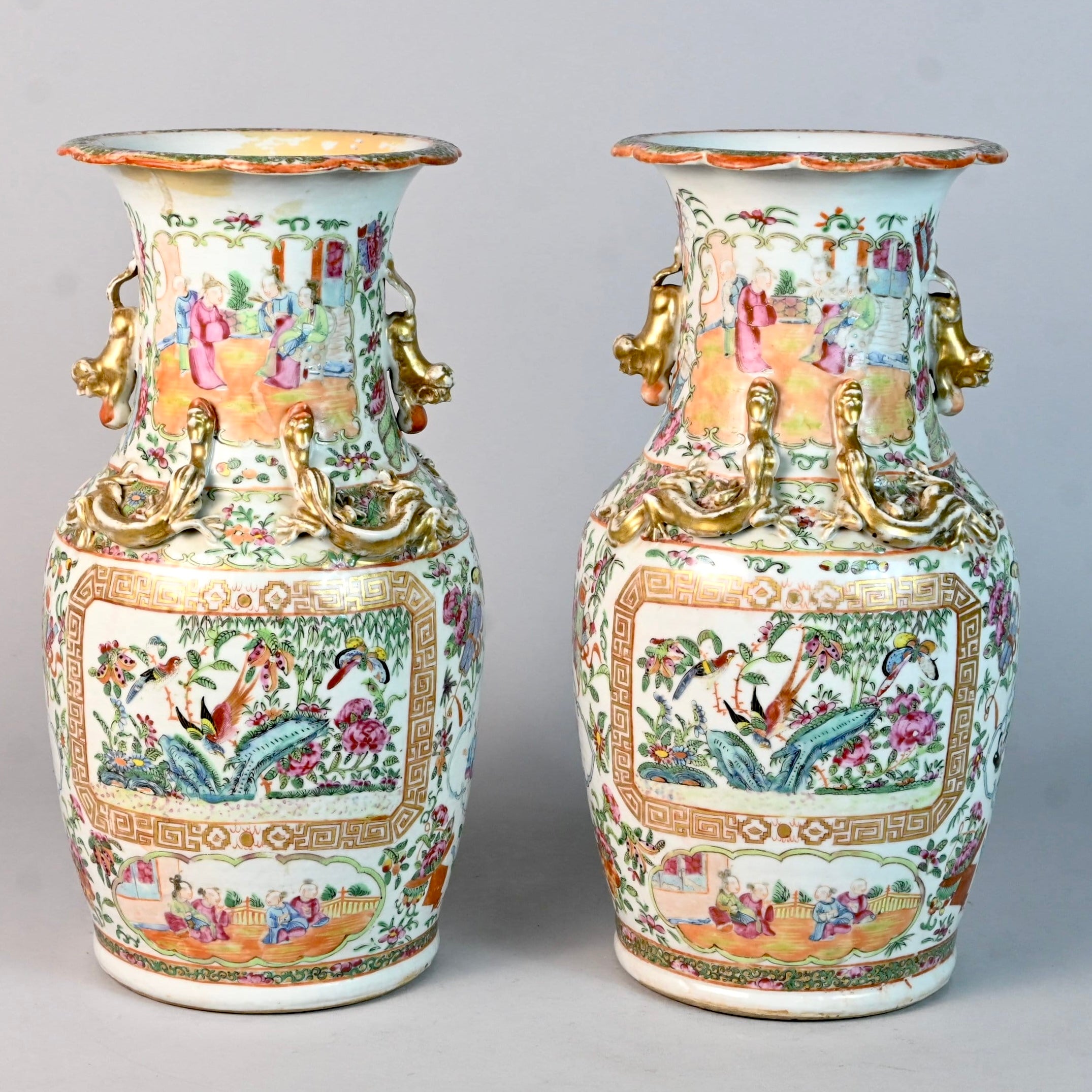 Par de jarrones de porcelana de Cantón "Familia Rosa". China SXIX