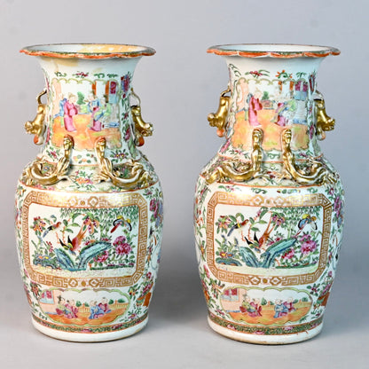 Par de jarrones de porcelana de Cantón "Familia Rosa". China SXIX