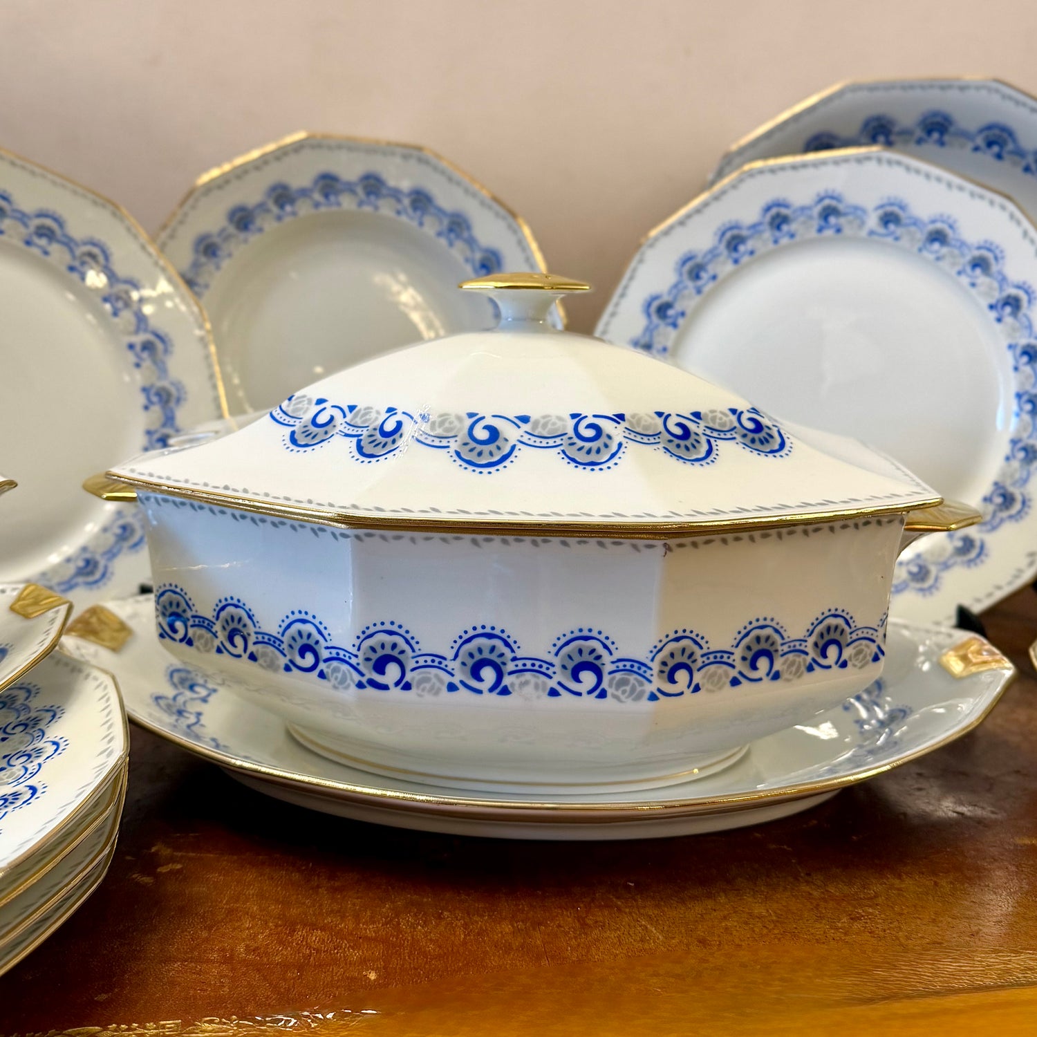 Vajilla de porcelana francesa Limoges France Art-Deco. Francia SXX