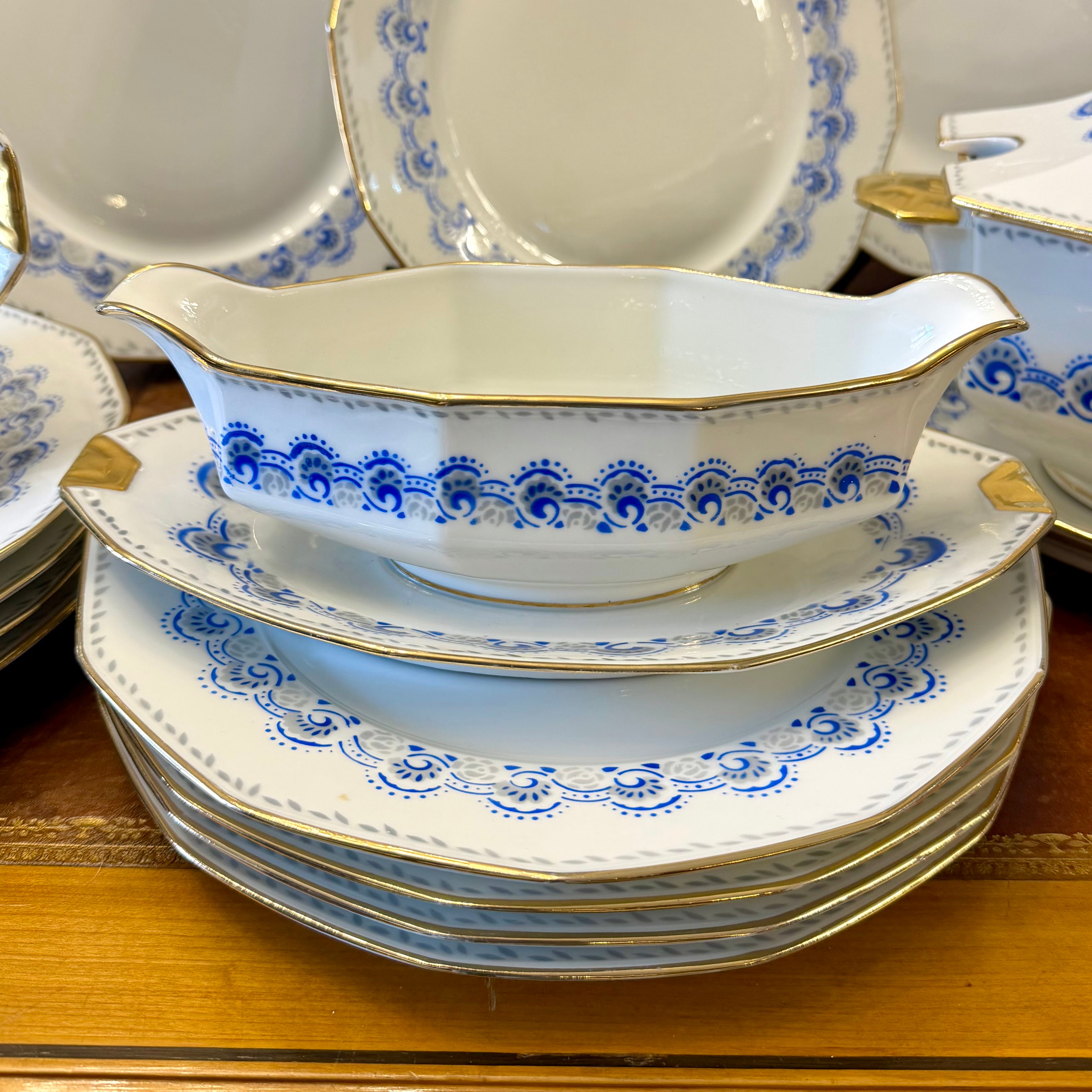 Vajilla de porcelana francesa Limoges France Art-Deco. Francia SXX