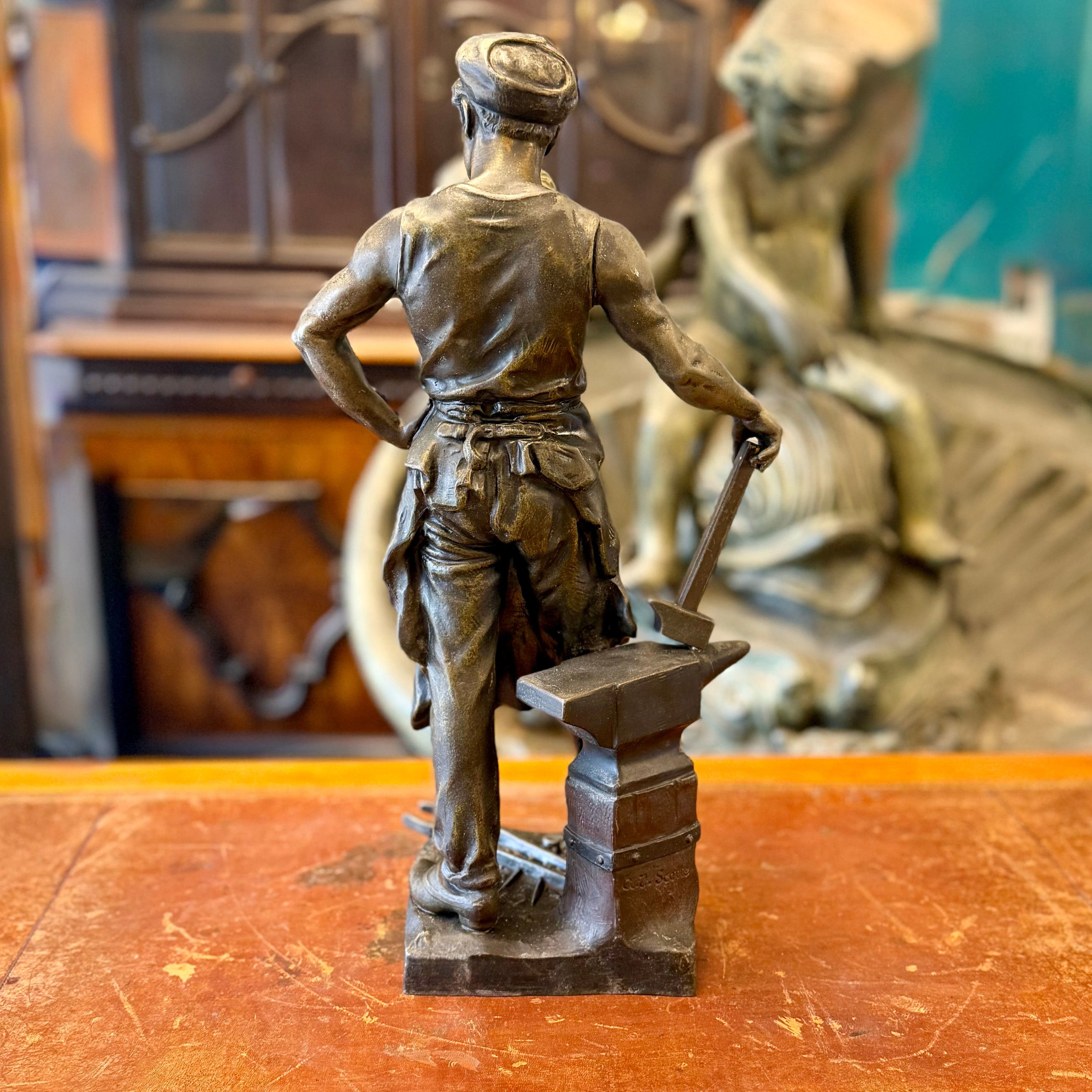 Escultura de peltre titulada "Labor" firmada A.J.Scotte. Francia SXX