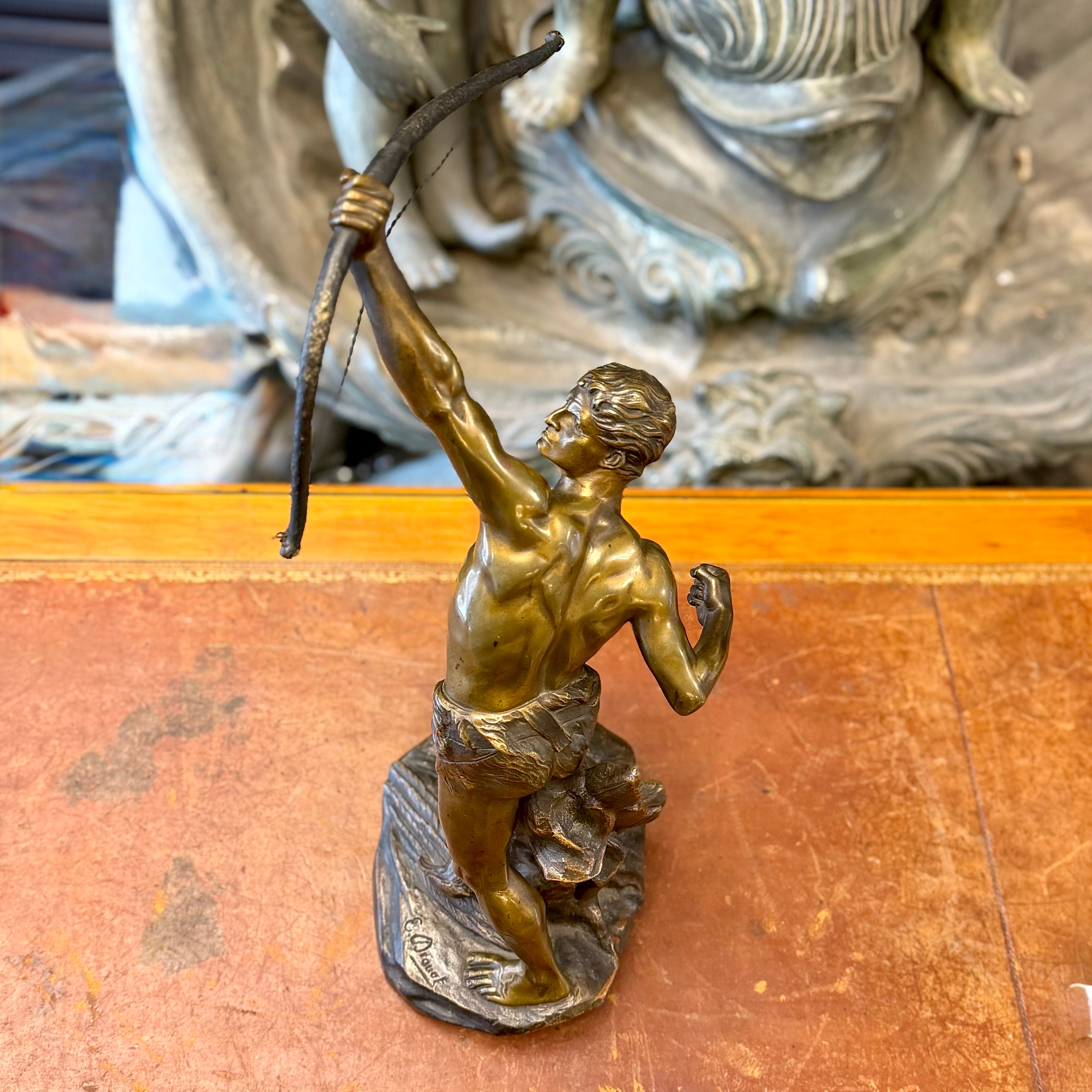 Escultura bronce "El Arquero" firmada Edouard Drout (1859-1945). Francia SXIX
