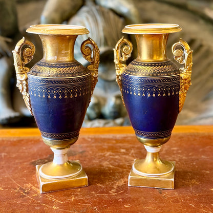 Par de jarrones de Médicis de porcelana época Napoleón III. Francia SXIX