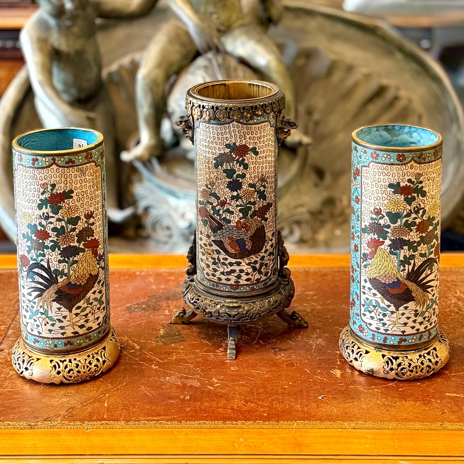 Jugo de tres pinceleros cloissone Japones época Meiji. Japón SXIX