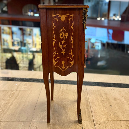Pequeña cajonera francesa estilo Luis XVI marquetería caoba. Francia SXIX