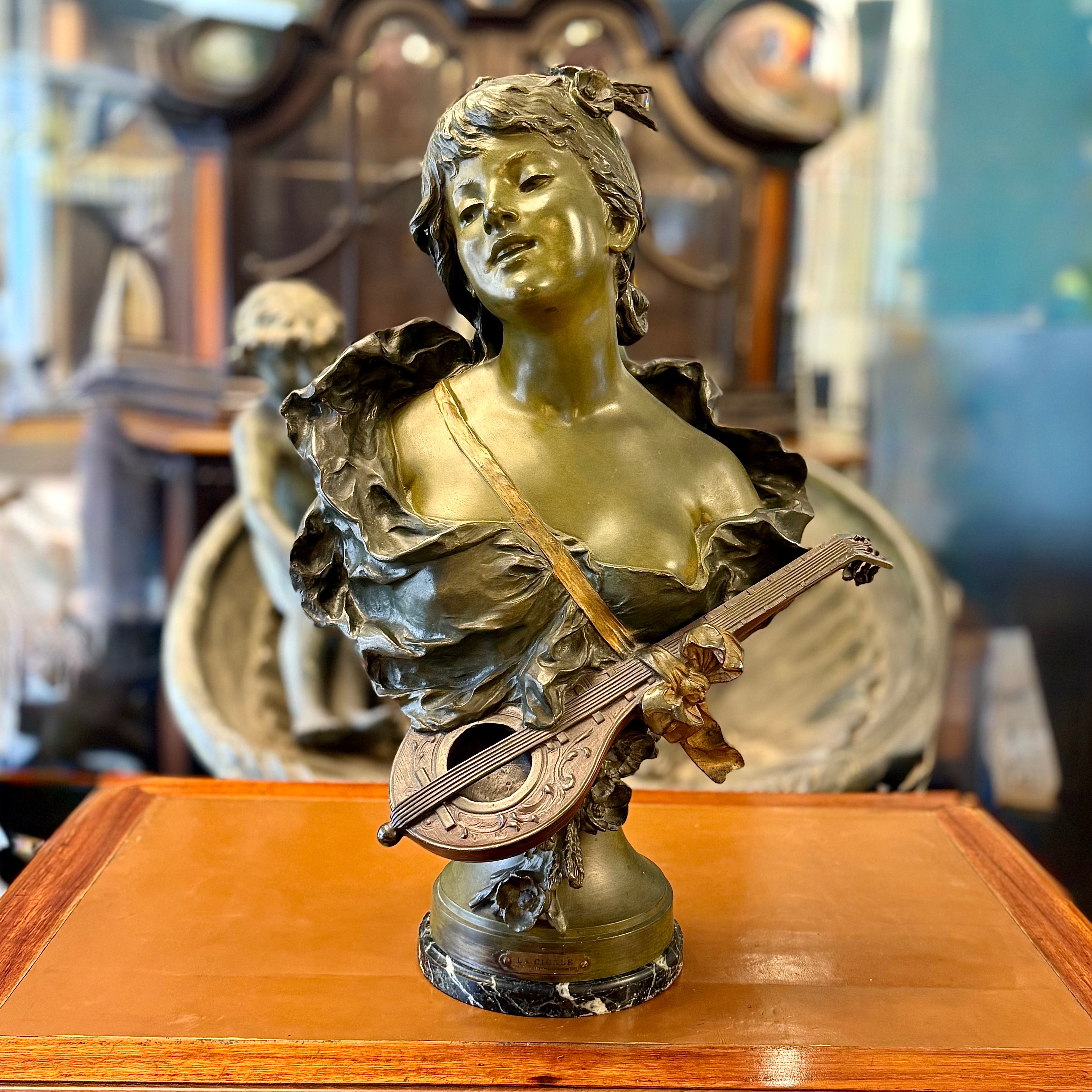 Busto bronce Art-Nouveau titulado "La Cigale" por Auguste Moreau. Francia SXIX