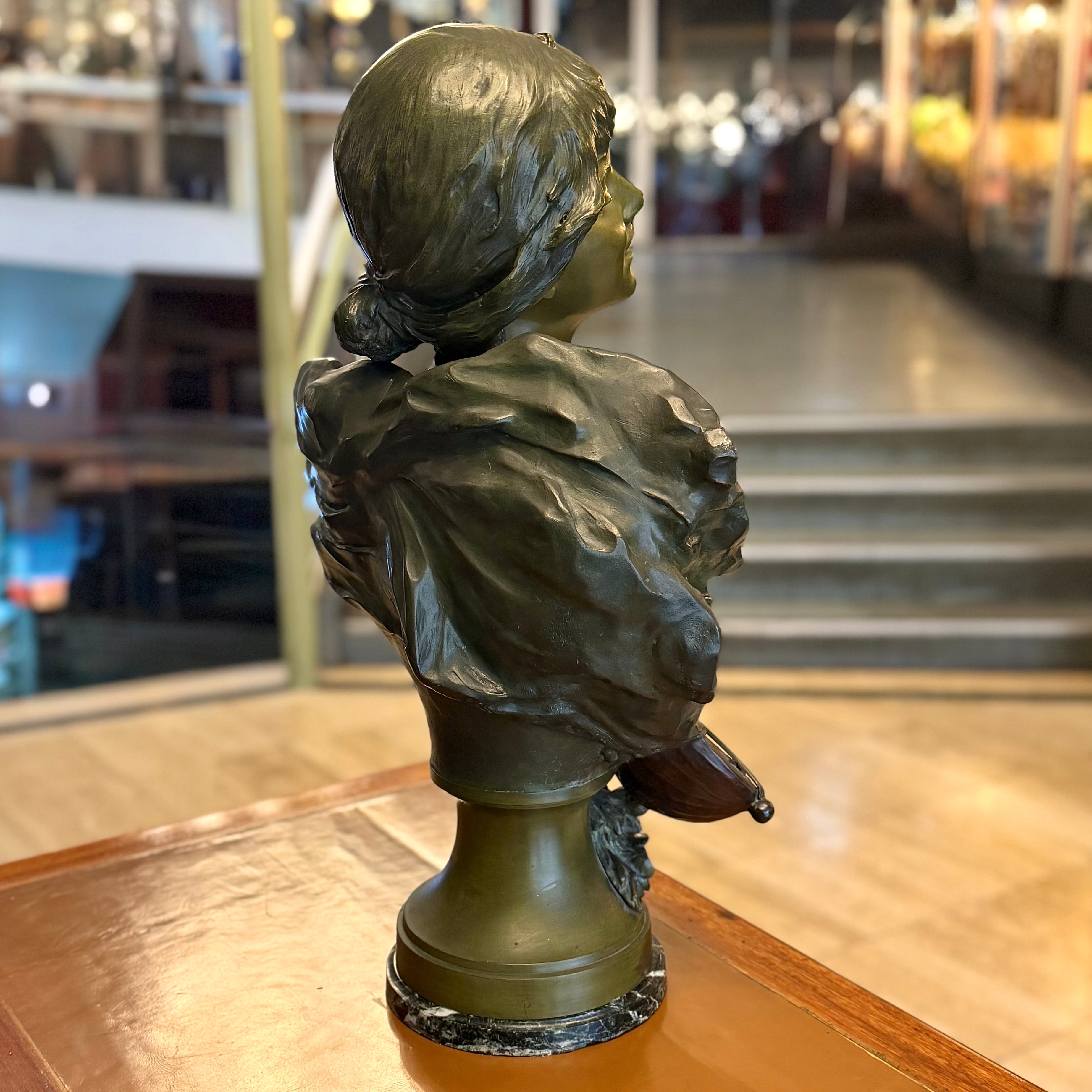 Busto bronce Art-Nouveau titulado "La Cigale" por Auguste Moreau. Francia SXIX