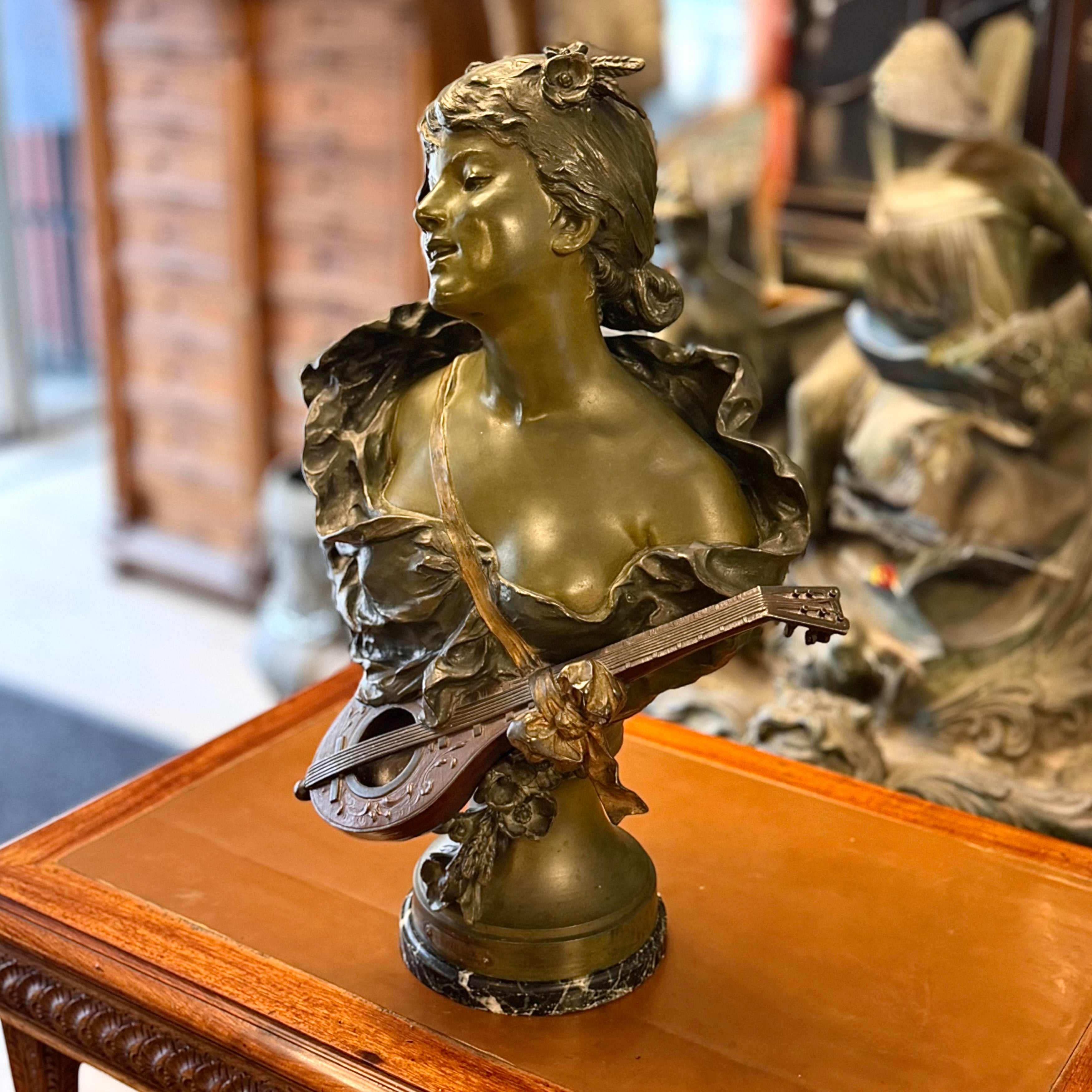 Busto bronce Art-Nouveau titulado "La Cigale" por Auguste Moreau. Francia SXIX