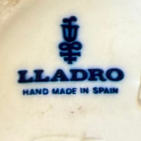 Figura española Lladro "Niña con cordero". España SXx