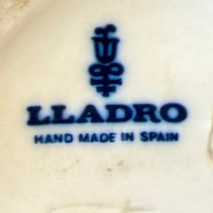 Figura española Lladro "Niña con cordero". España SXx