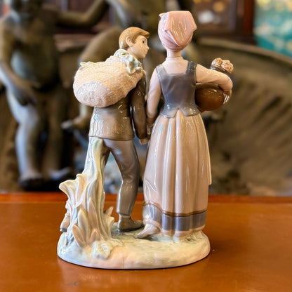 Figura porcelana española Lladró "Romance Aldeano". España SXX