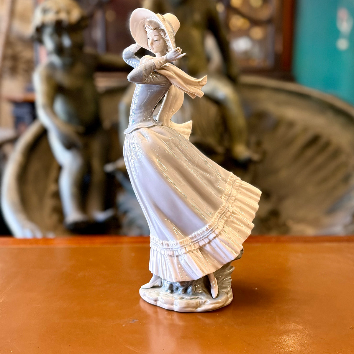 Figura de porcelana española Lladró "Brisa de Primavera". España SXX