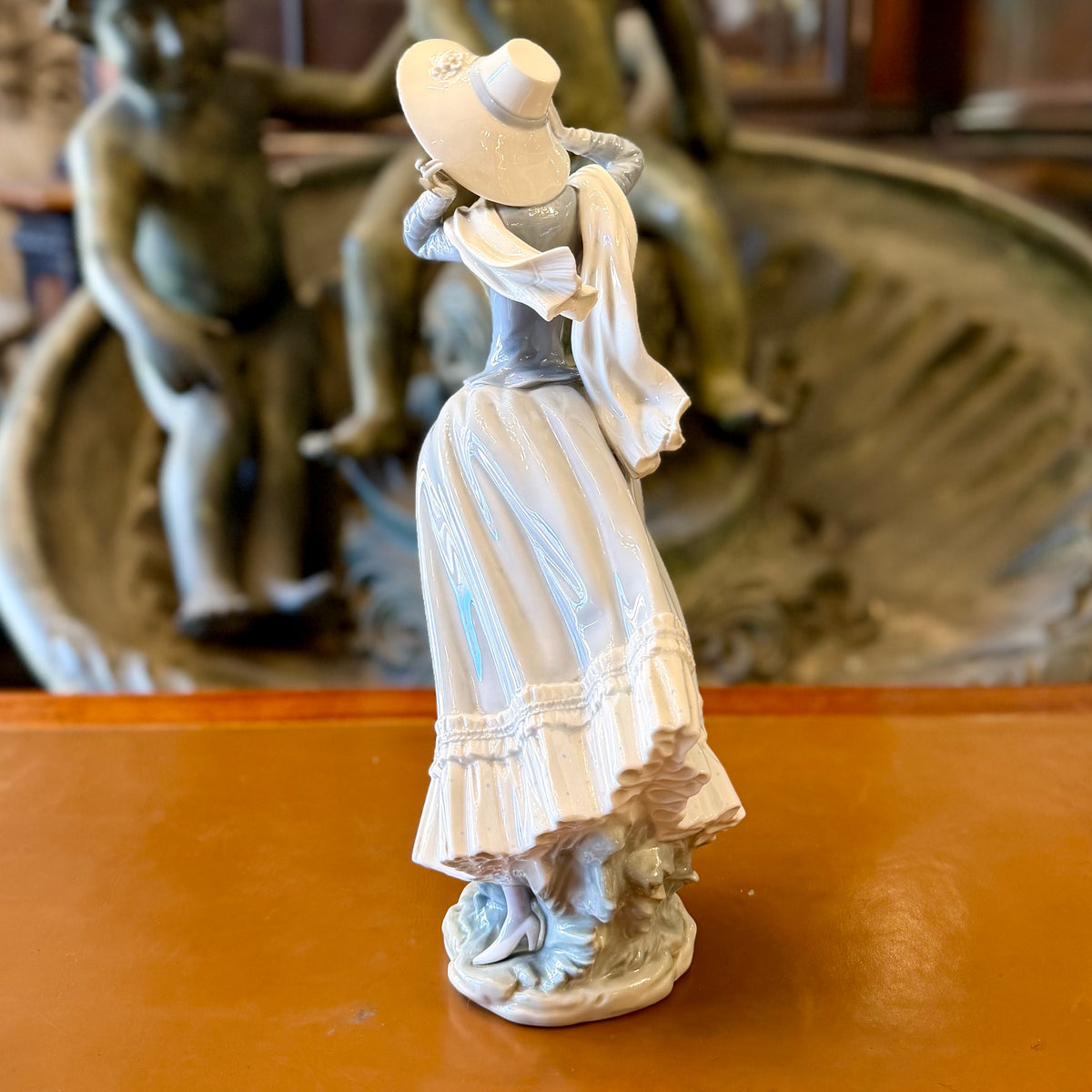 Figura de porcelana española Lladró "Brisa de Primavera". España SXX