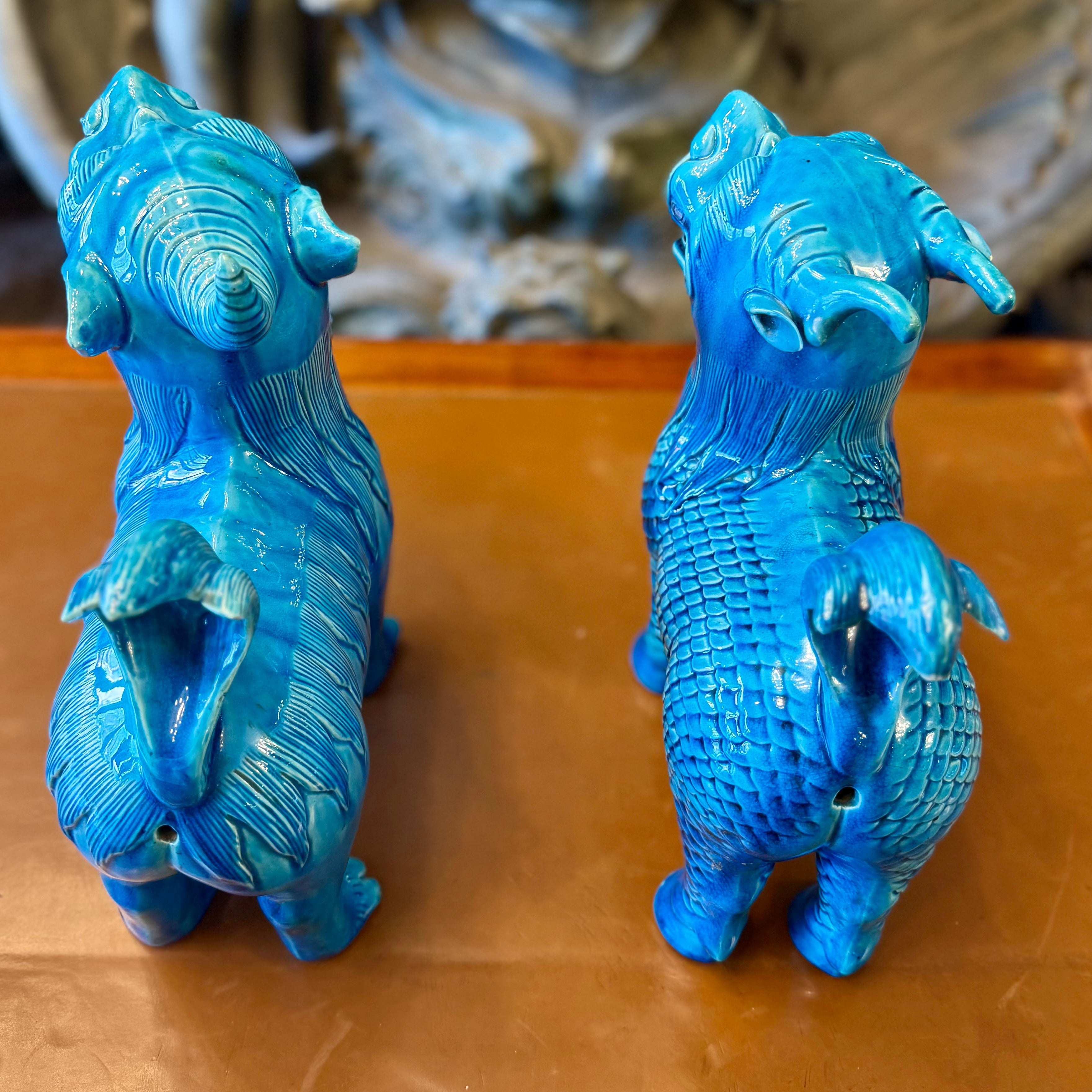 Hijos de dios dragón Bixie y Tianlu en porcelana azul imperial. China SXIX
