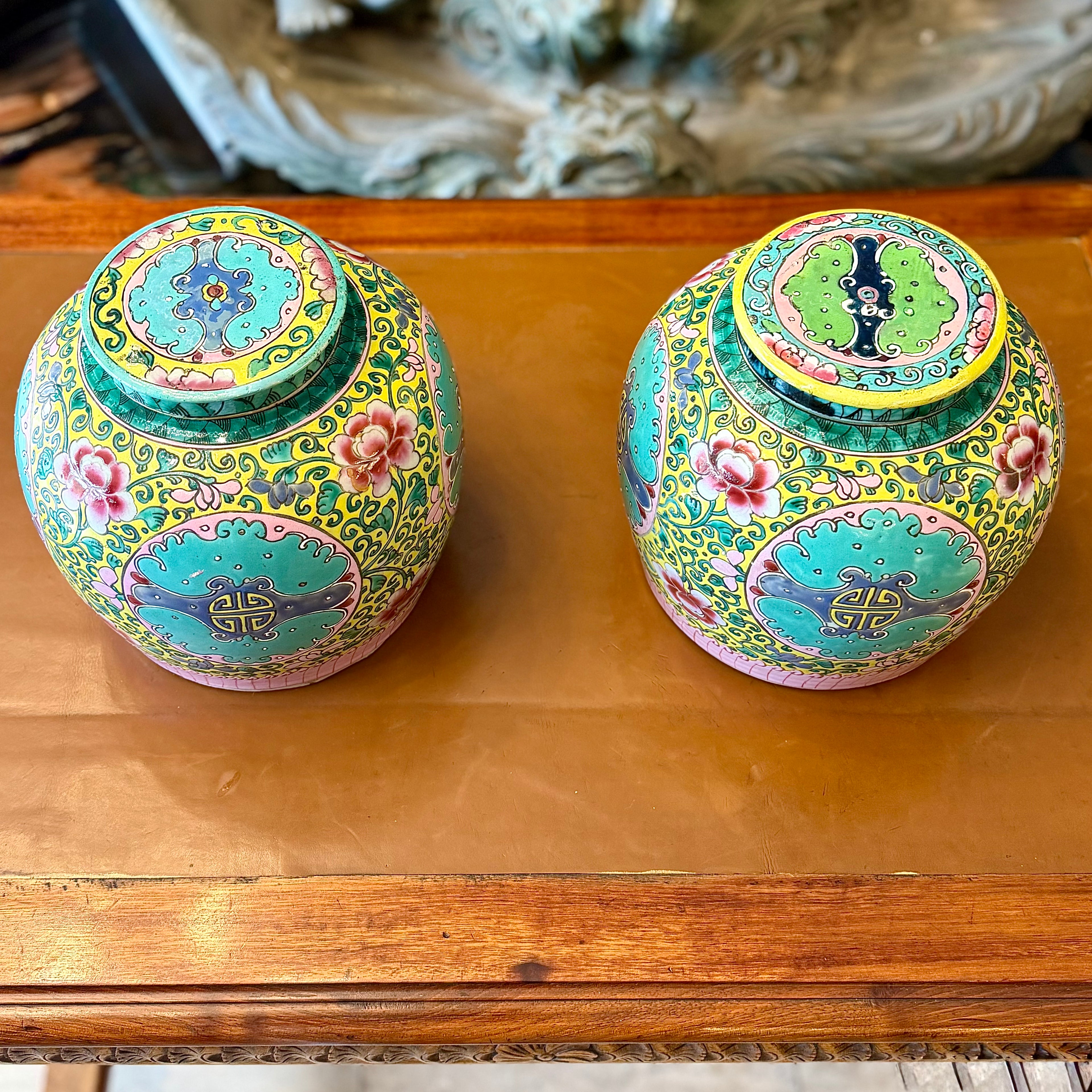 Par jarrones de jengibre de caolín chinos amarillos. China SXIX