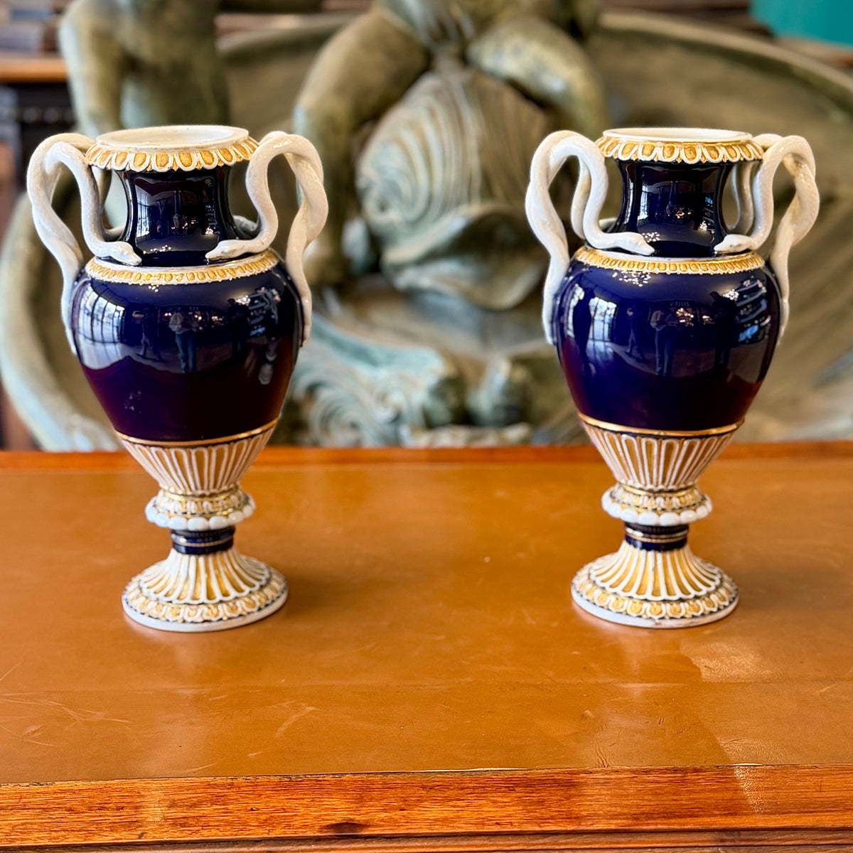 Pareja de jarrones alemanes d porcelana de Meissen azul cobalto: Alemnia SXIX