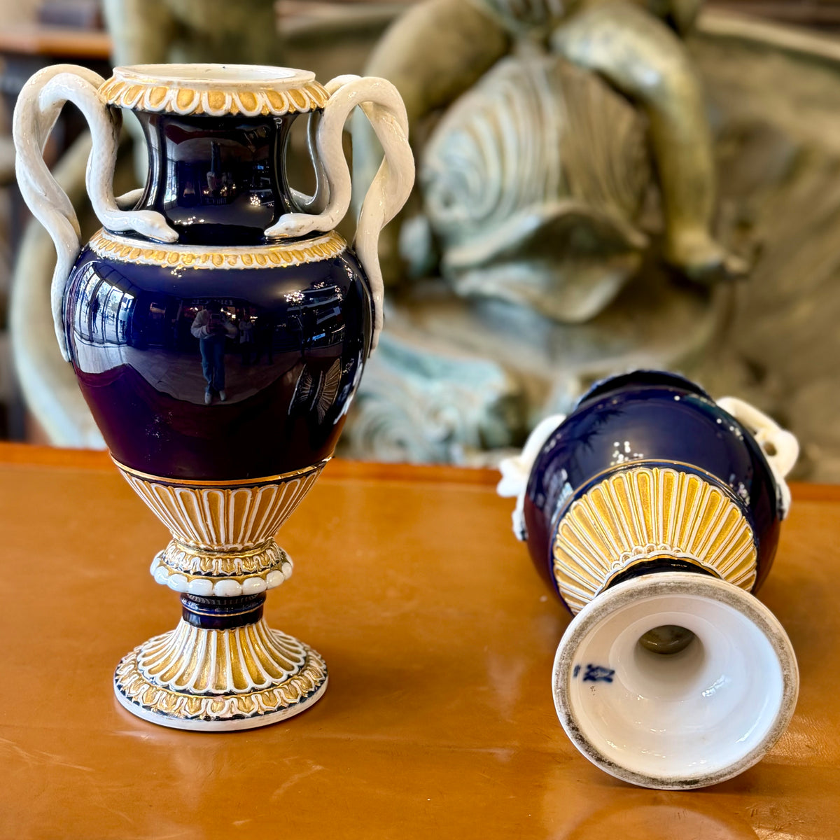 Pareja de jarrones alemanes d porcelana de Meissen azul cobalto: Alemnia SXIX
