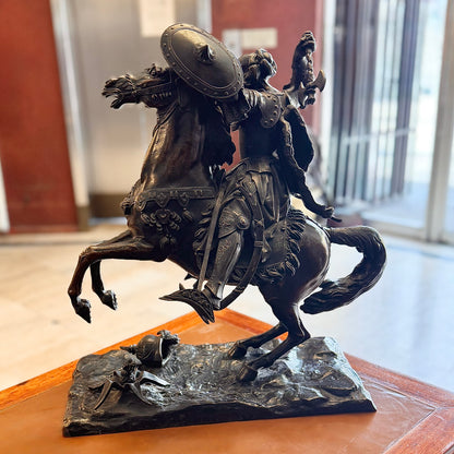 Espectacular escultura en bronce de Tancredo y Clorina en la batalla de Jerusalén. Francia SXIX