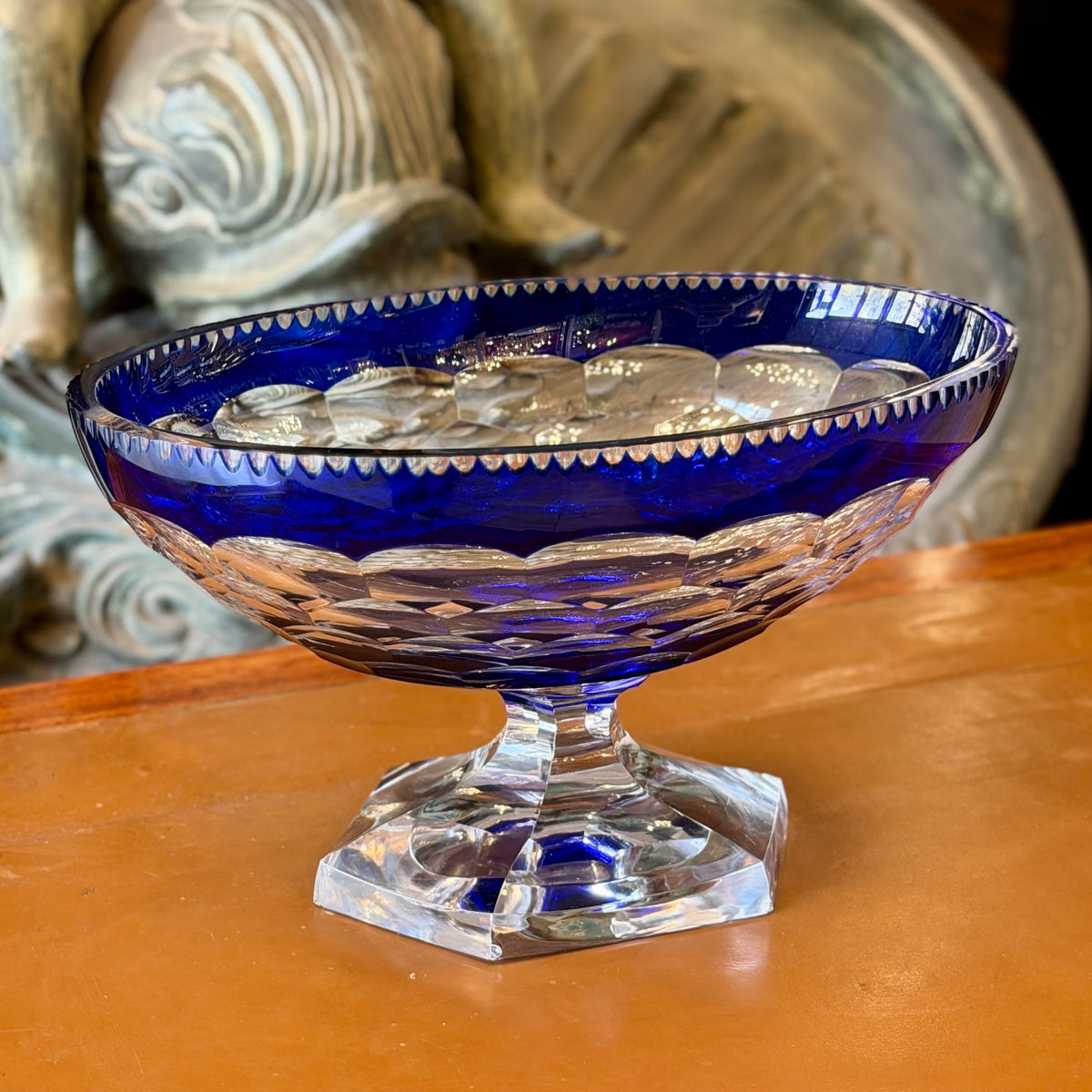 Frutero de cristal cortado bohemio escamas azul. Checoeslovaquia SXX