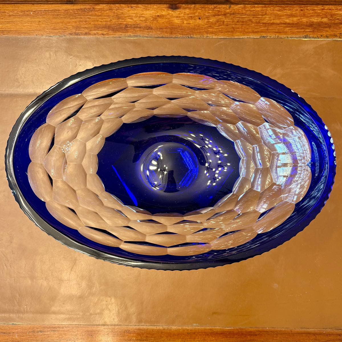 Frutero de cristal cortado bohemio escamas azul. Checoeslovaquia SXX