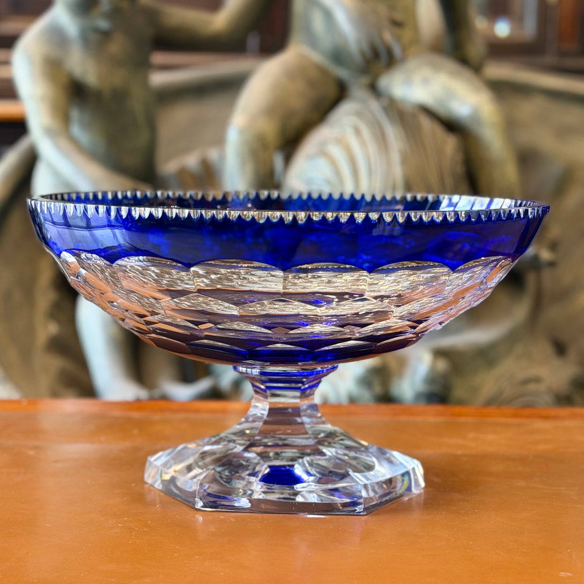Frutero de cristal cortado bohemio escamas azul. Checoeslovaquia SXX