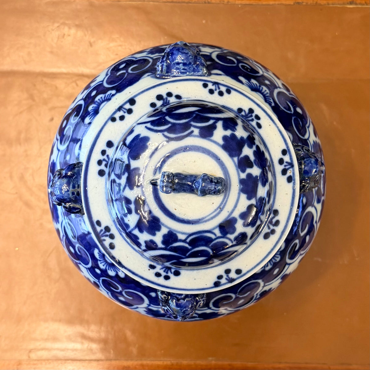 Jarrón Chino de jengibre azul y blanco con peonias. China SXIX