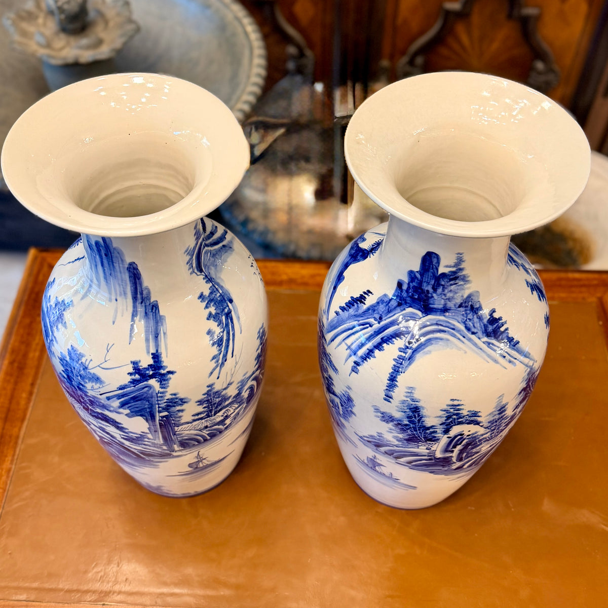 Par de jarrones de porcelana chinos en azul y blanco. China SXX
