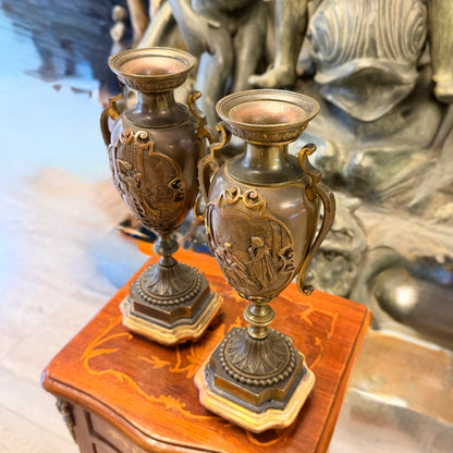 Par de cassolettes de bronce escenas galantes. Francia SXIX