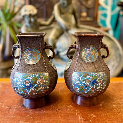 Par de cloissone panzones japoneses esmaltados. Japón SXIX