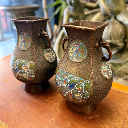 Par de cloissone panzones japoneses esmaltados. Japón SXIX