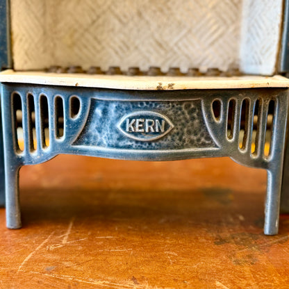 Estufa de gas de fierro y esmalte Kern. Inglaterra SXX