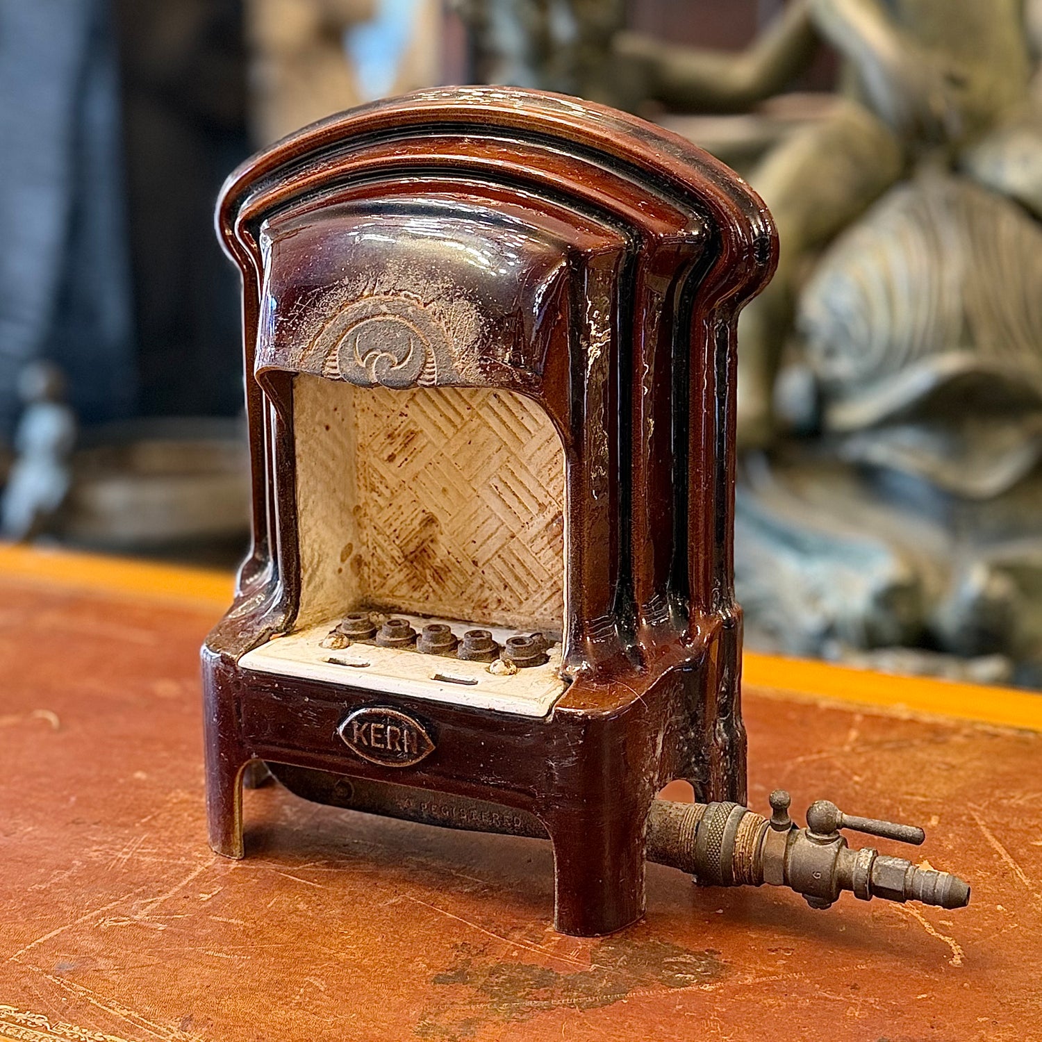 Estufa gas inglesa Welsbach Kern de fierro fundido Art-Nouveau. Inglaterra SXX