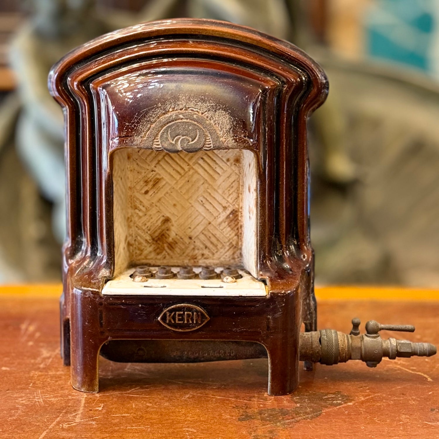Estufa gas inglesa Welsbach Kern de fierro fundido Art-Nouveau. Inglaterra SXX
