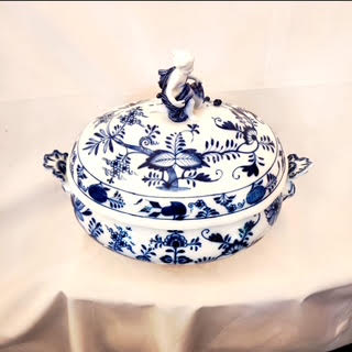 Sopera Meissen modelo &quot;CEBOLLA&quot; Alemania SXIX