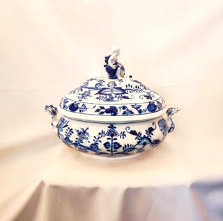 Sopera Meissen modelo &quot;CEBOLLA&quot; Alemania SXIX
