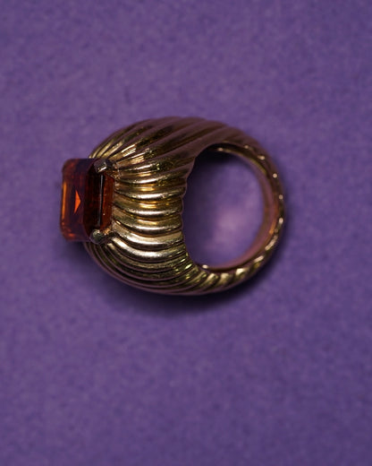 Anillo de oro amarillo con topacio naranja. Año 1920