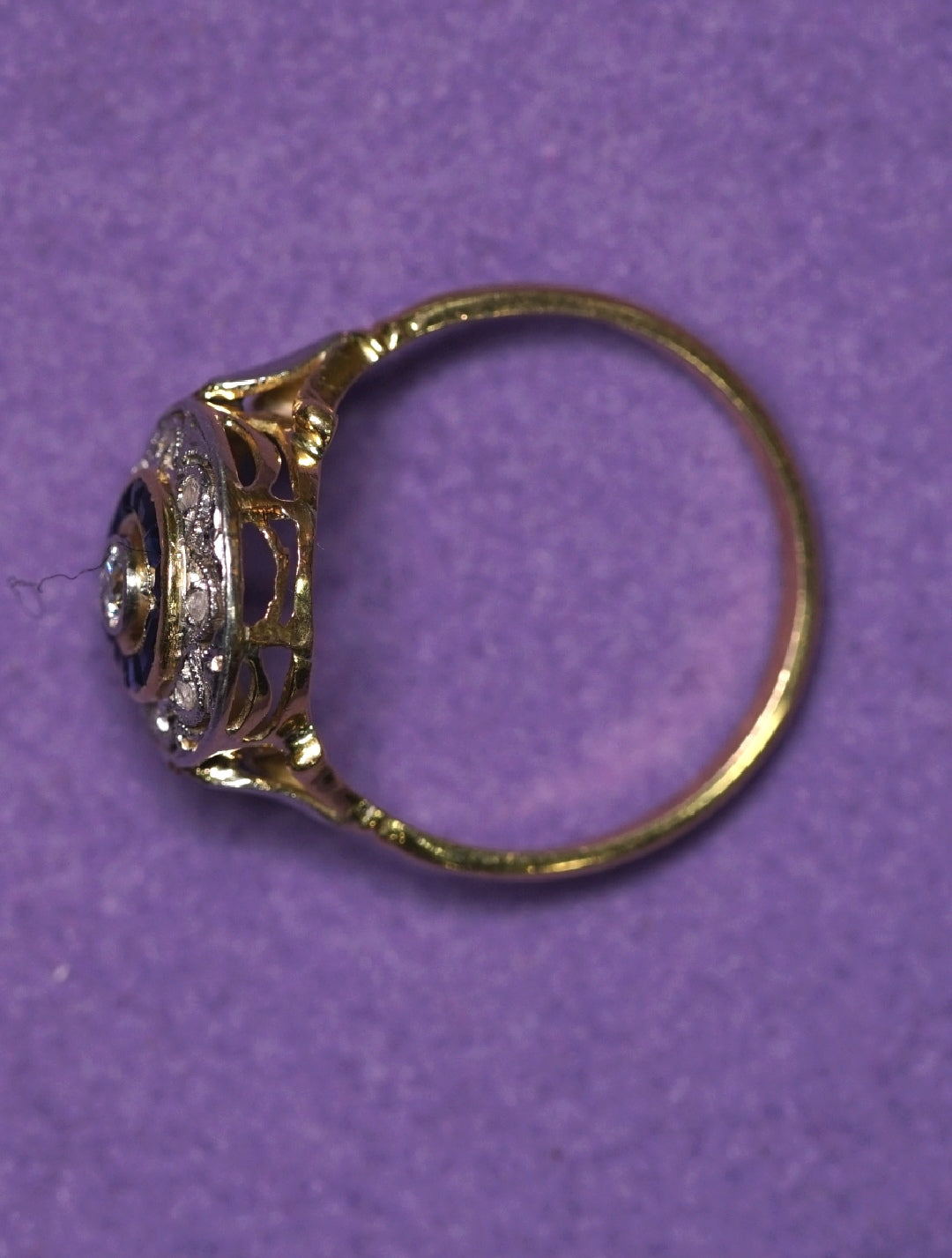 Anillo en oro y platino con diamante central. Año 1920