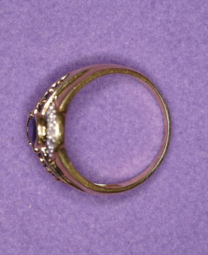 Anillo en oro amarillo con un safiro. Año 1900