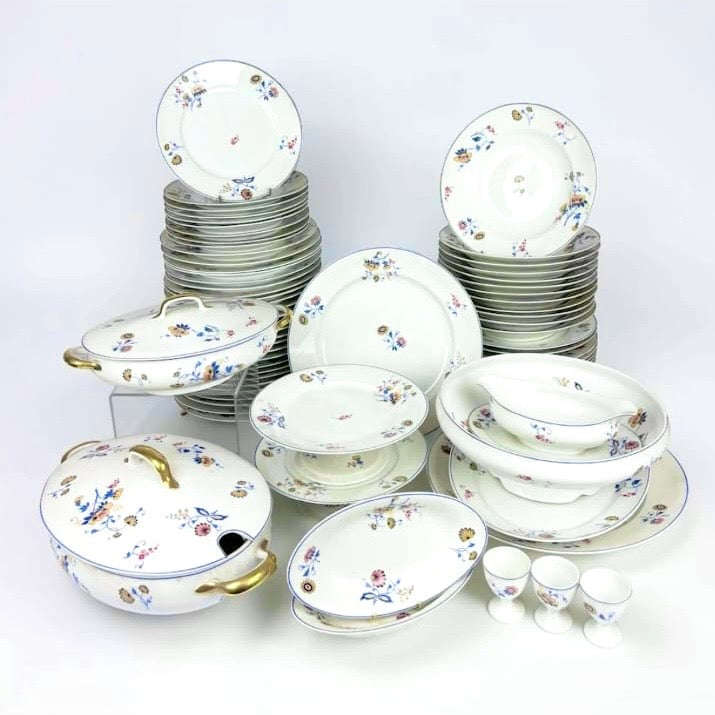Magnifica vajilla de porcelana francesa Limoges de margaritas. Francia SXIX