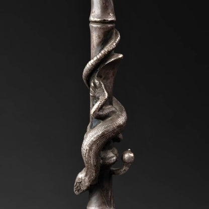 Par de candelabros neo-pompeyanos de bronce ormolu y plata. Francia SXIX